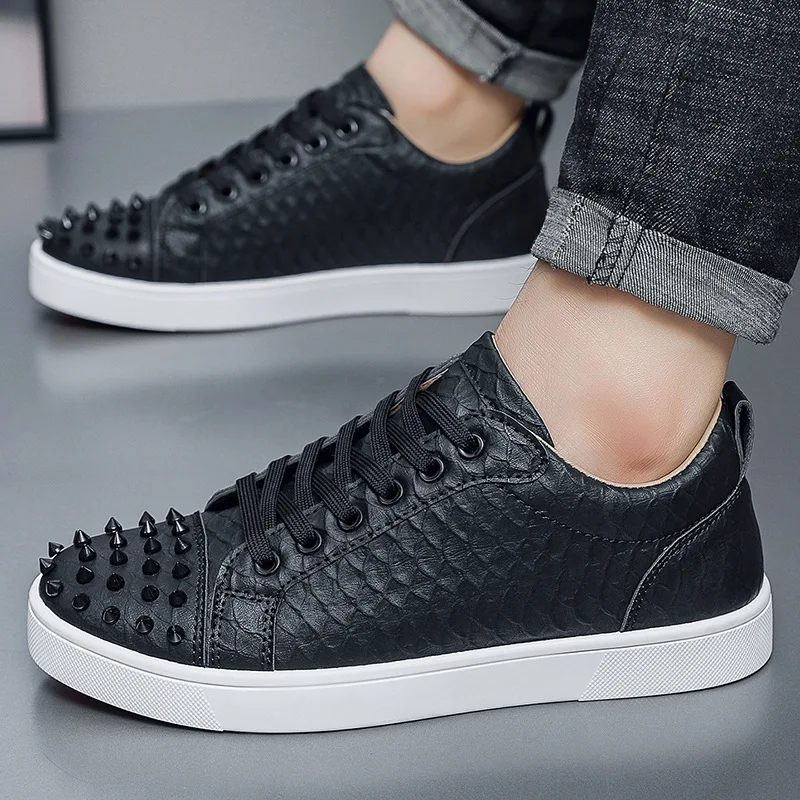 2026 neue Mode Niet männer Board Schuhe Geist der Jugend Casual Einzelnen Schuhe Trendy männlichen Sport Schuhe