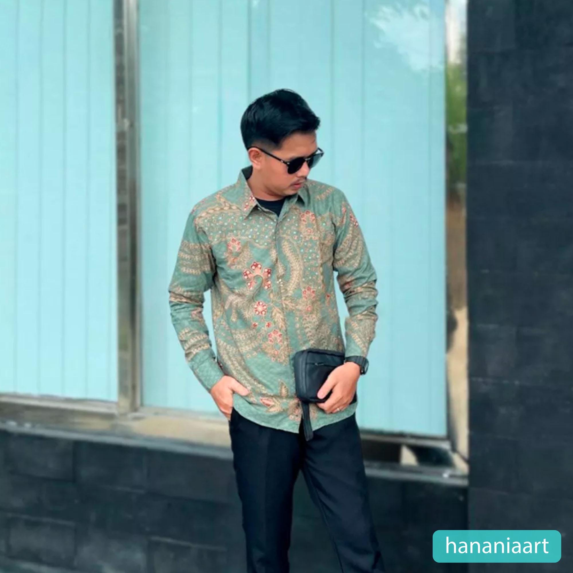 Squisita eleganza Sendang Batik Kumara Green Camicia Batik a maniche lunghe da uomo, Batik da uomo, Camicia Batik da uomo, Camicia da uomo, Camicie Ba