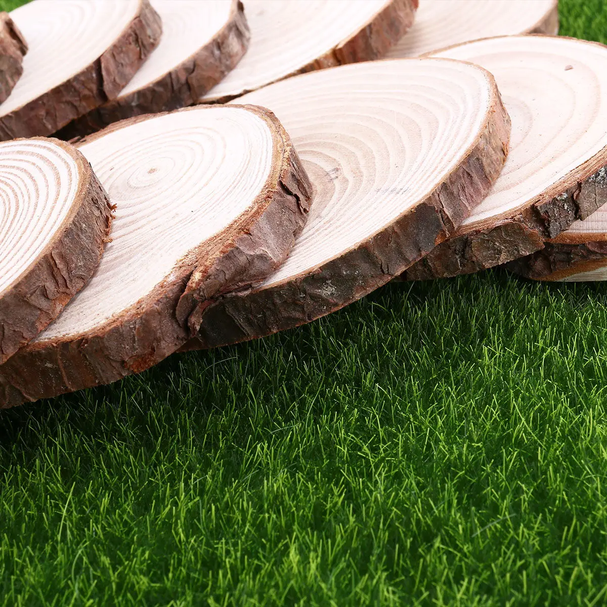 10 Stück polierte Holzscheiben mit natürlicher Rinde für Hochzeitsdekoration, DIY-Bastelarbeiten, Tischnummern und Tischdekorationen Image