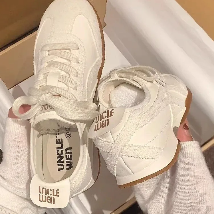 Sommer Dünne Stil Weiß frauen Schuhe 2025New Canva Atmungsaktive Slip-On One Step frauen Schuhe Flachen Boden gummi Material