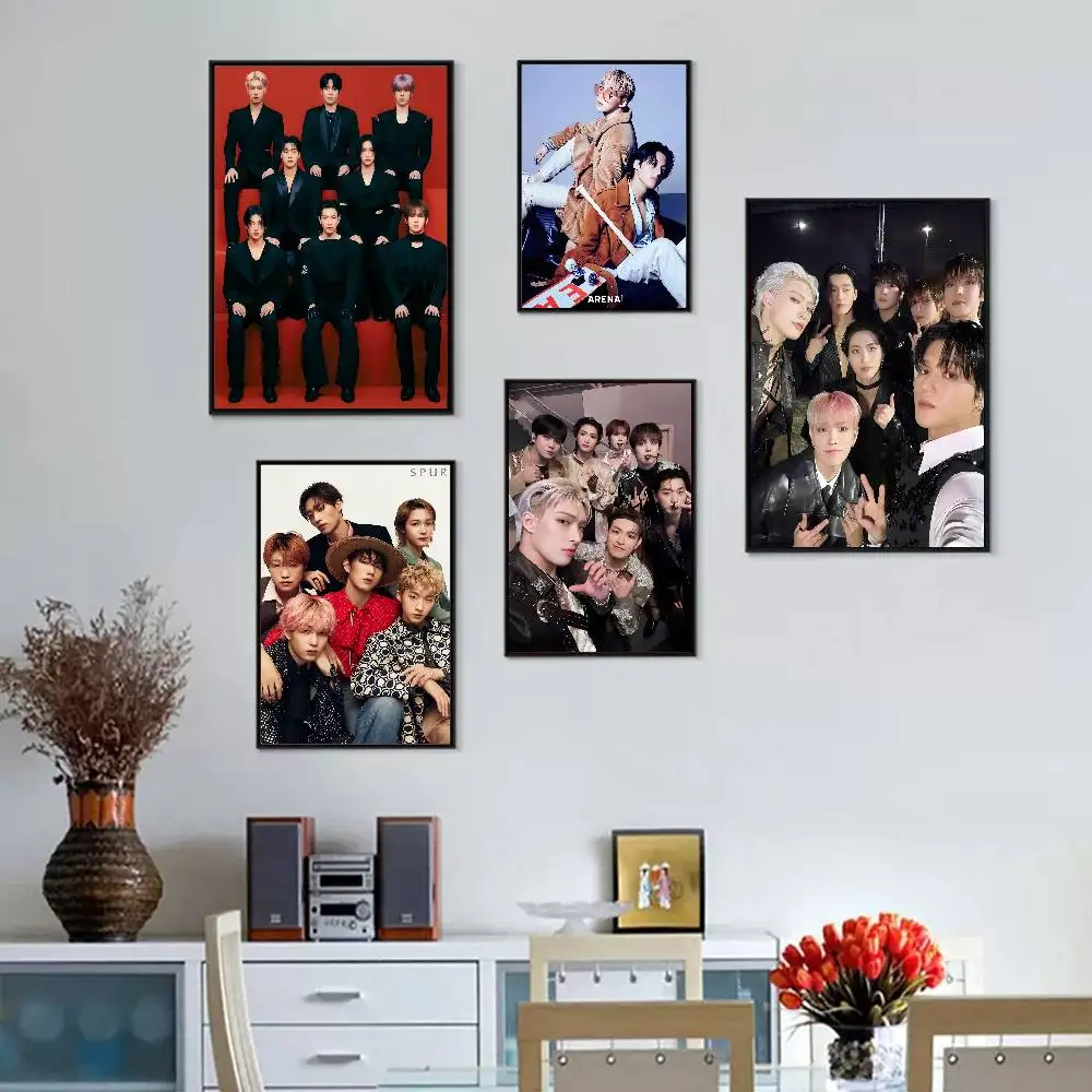 1PC ATEEZ Männer der Gruppe Film Klebrige Poster Retro Kraft Papier Aufkleber DIY Zimmer Bar Cafe Ästhetische Kunst Wand malerei Image