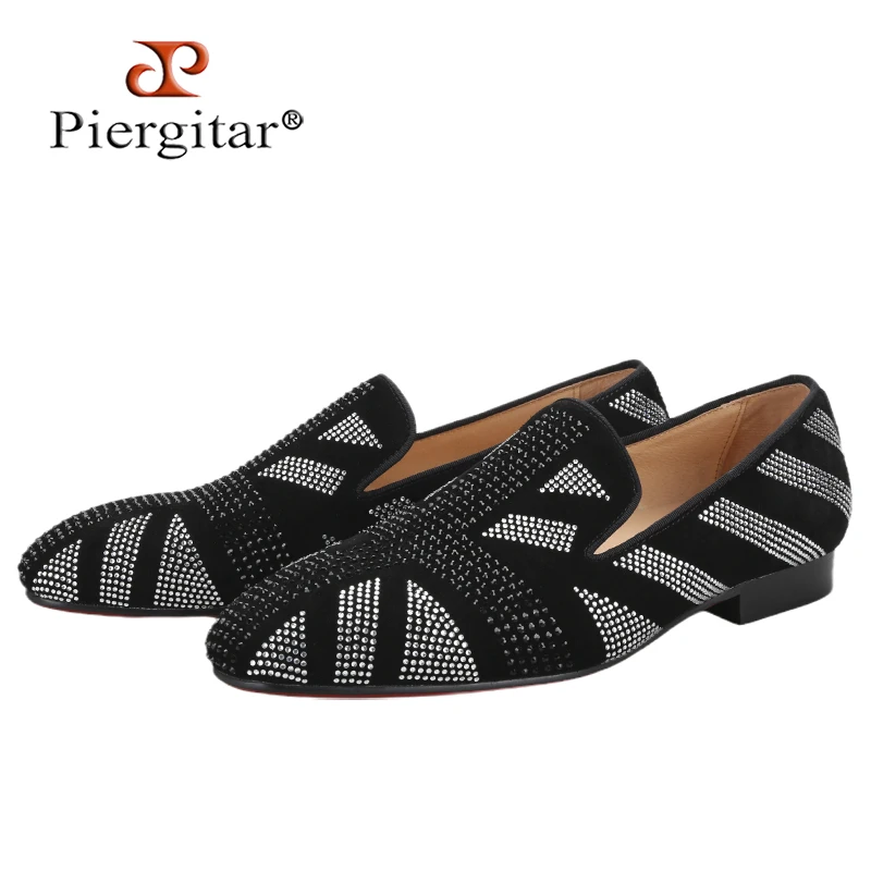 Piergitar Kuh wildleder mit schwarzen und silbernen Kristallen Slip-On Herren Slipper hand gefertigte Räucher pantoffeln cl Marke rote Außen sohle Image