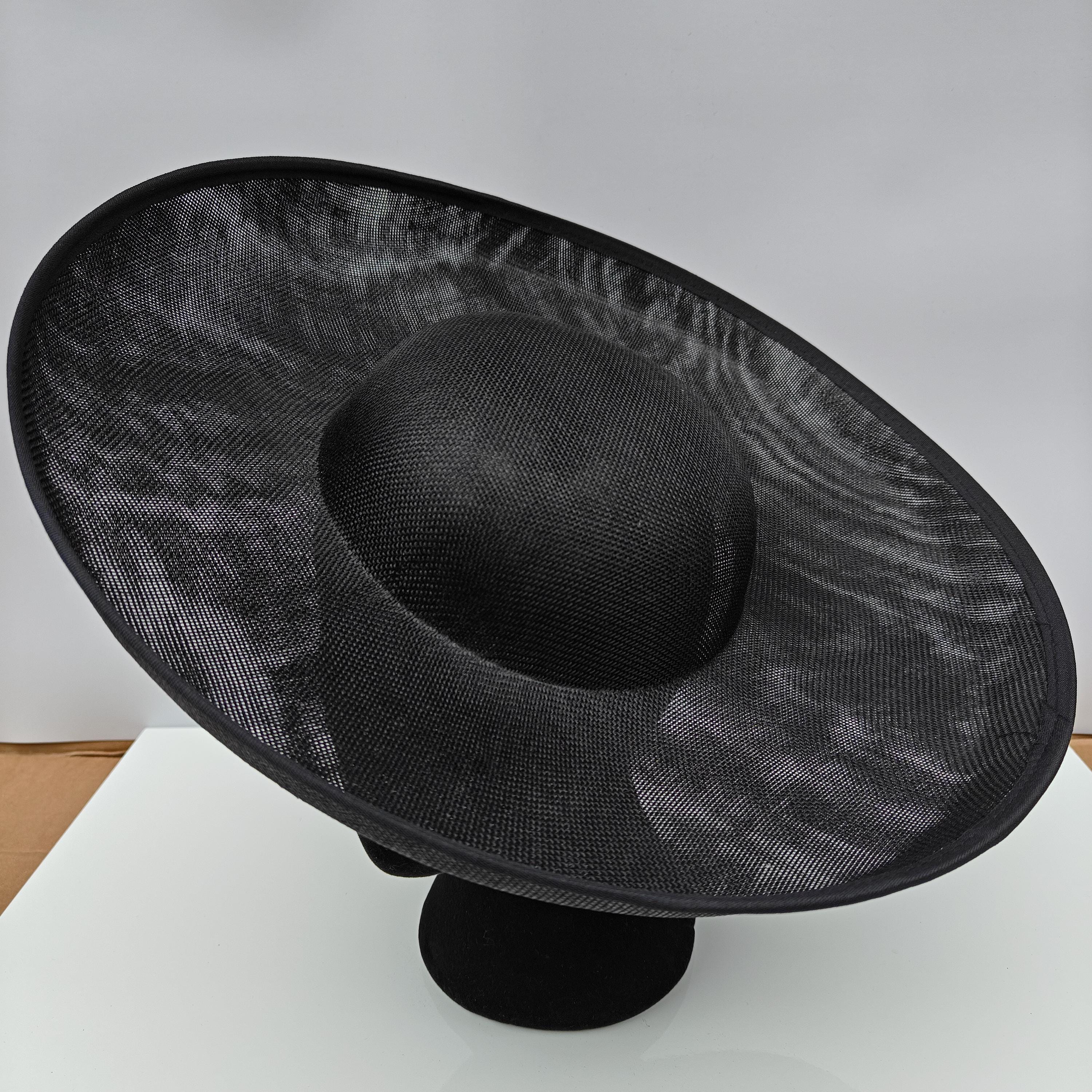 großer schwarzer Fascinator Hut Hut Hut Hut handgefertigt Burlesque Hochzeit Hut Stirnband Hochzeit Cosplay Hut Kentucky Derby Royal Ascot Hut DIY Bas