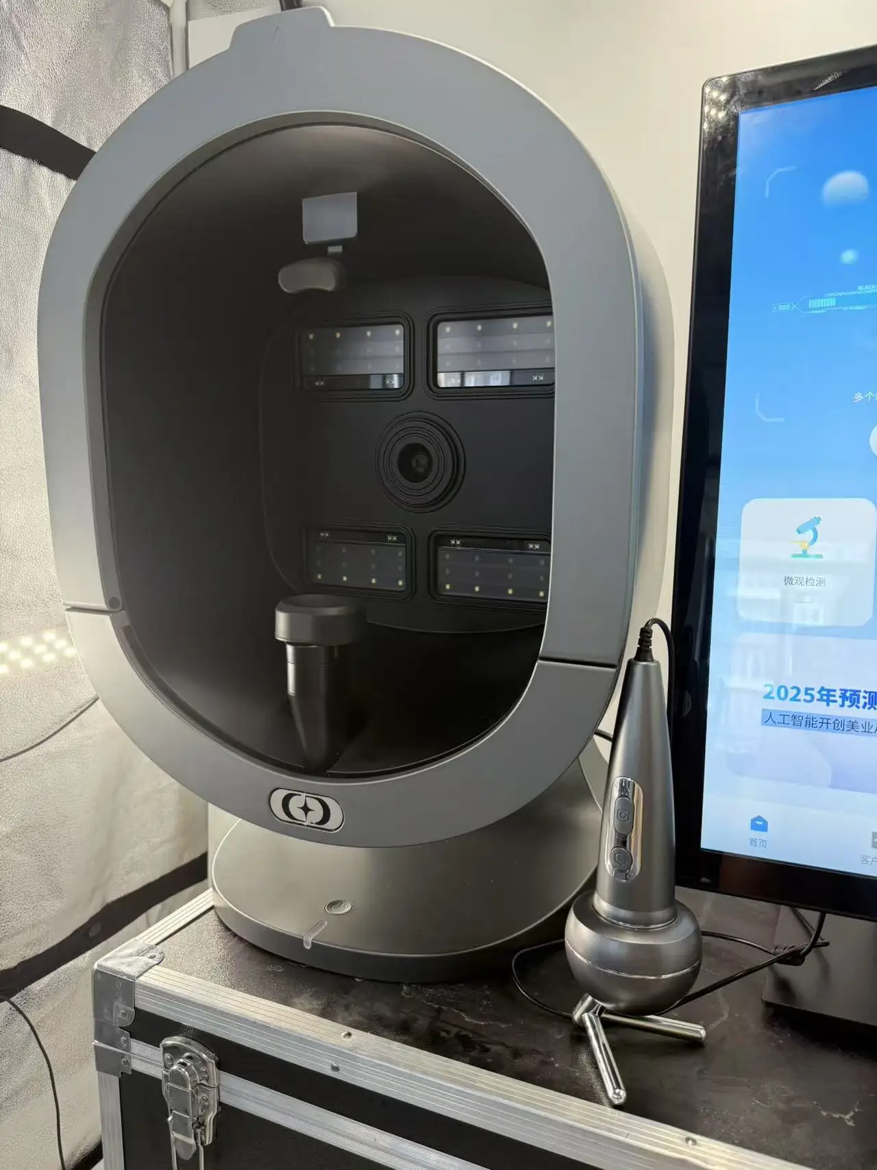 15,6/21,5 Zoll KI 3D Gesichtshaut-Analysegerät Professioneller 8-Licht-Spektrum-Scanner Haaranalyse Kommerzielles Schönheitspflege-Werkzeug Image