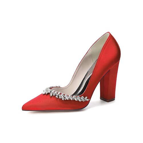 Elegante Brautschuhe mit klobigem Absatz in Nude und Kristallverzierungen – perfekt für Gartenhochzeiten