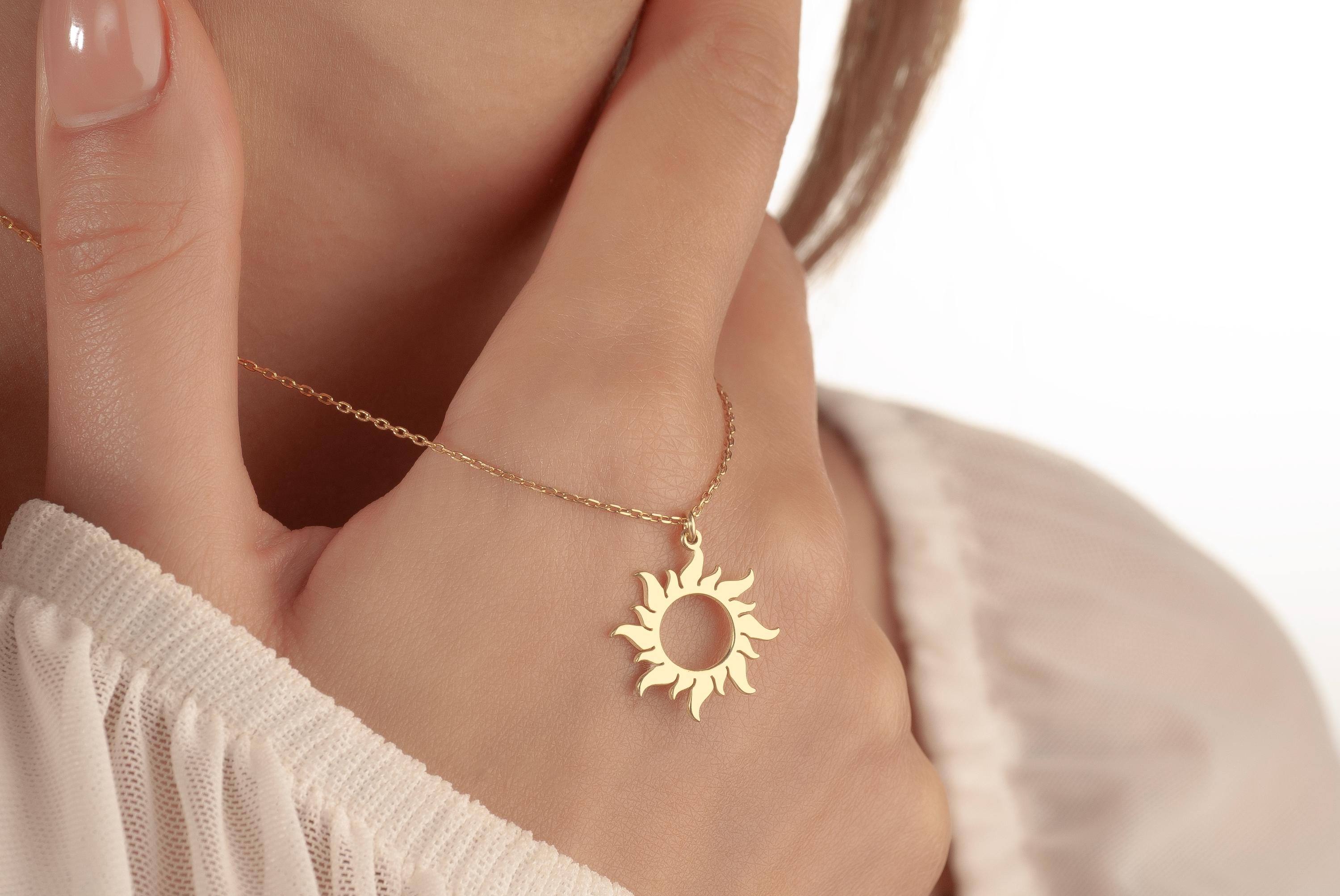 Collana con sole in oro 14 carati / Collana con ciondolo a forma di piccolo sole in oro, collana celeste, ciondolo in oro a forma di raggio di sole, g