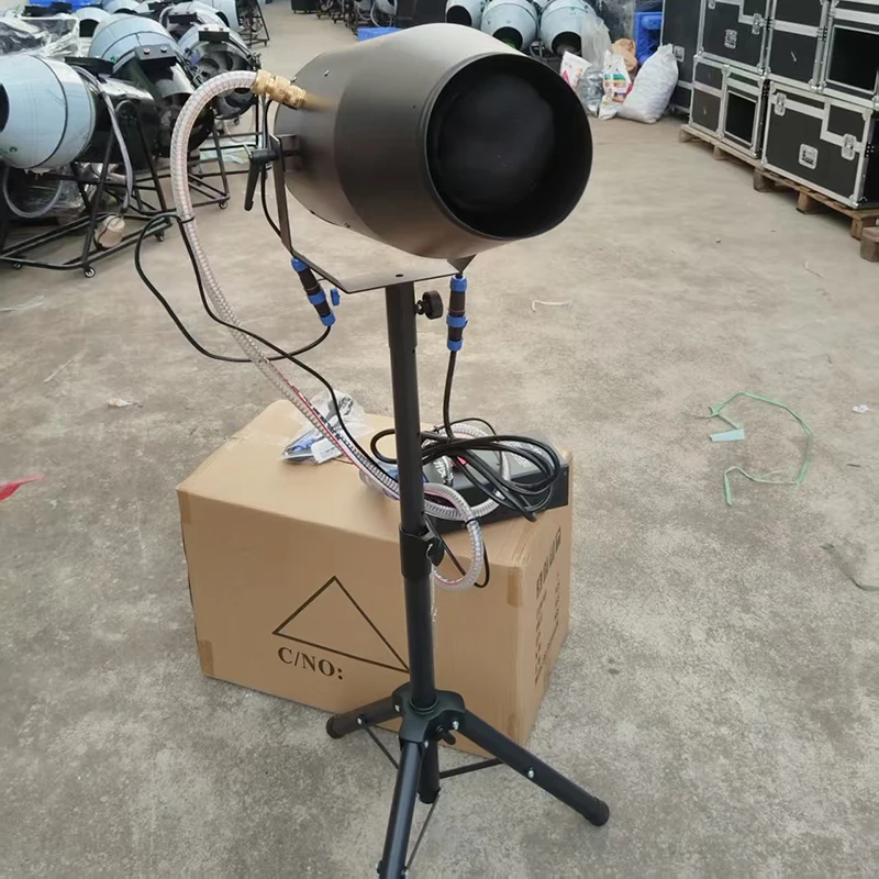 Mini-Schaummaschine aus Polen, 1000W Schaumsprüher, Blasenmaschine für den Außenbereich, Schwimmbad, Kinder-Wasserparty Image