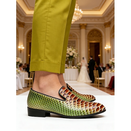 Grüne und braune Herren-Slipper aus schlangengeprägtem Leder, modische Slipper für Nachtclubs, Partys, gewagte Mode-Statements und Hochzeiten Image