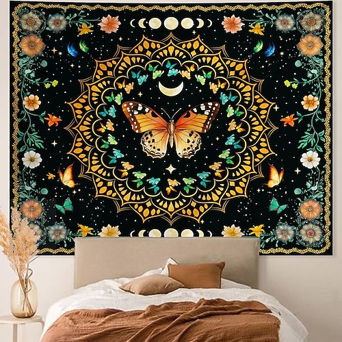 Vintage-Wandteppich im gotischen Stil mit Totenkopf, Schmetterling, Motten, botanischen Motiven wie Pilzen, Farnen, Mond und Sonne – Memento Mori, Dark Academia Ästhetik, Wohnaccessoires für Image