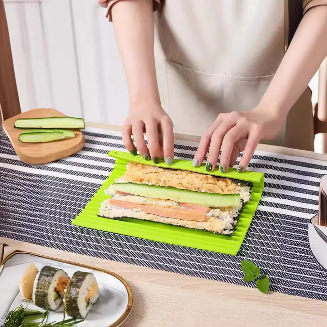 2-teilige Silikon-Sushi-Handrollenmatte, die japanisches Sushi imitiert, tragbares Rollmatten-Werkzeug, leicht zu reinigen und formfrei sind Image
