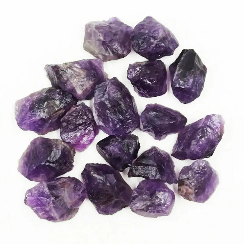 Natürlicher Traum-Amethyst, rohe Kristalle, Steine, lila, rauer Quarzkristall, Reiki, heilende Energie, Edelstein, mineralische Heimdekoration