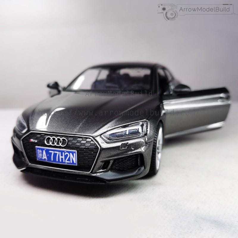 Kit modello Audi RS5 AeroModelBuild Custom Color (Manhattan Grey) in scala 1/24, costruito e verniciato