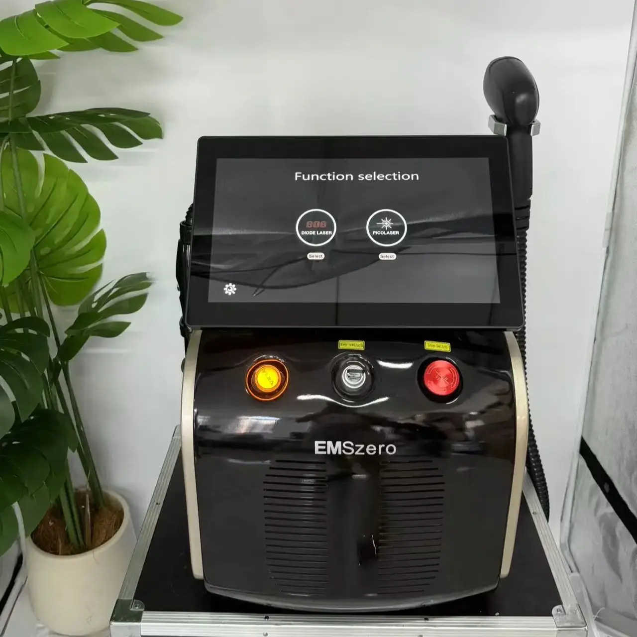 2-in-1 Schmerzfreie Diodenlaser-Haarentfernung & Alexandrit-Pikosekundenlaser-Tattooentfernungsmaschine mit Kühlsystem Image