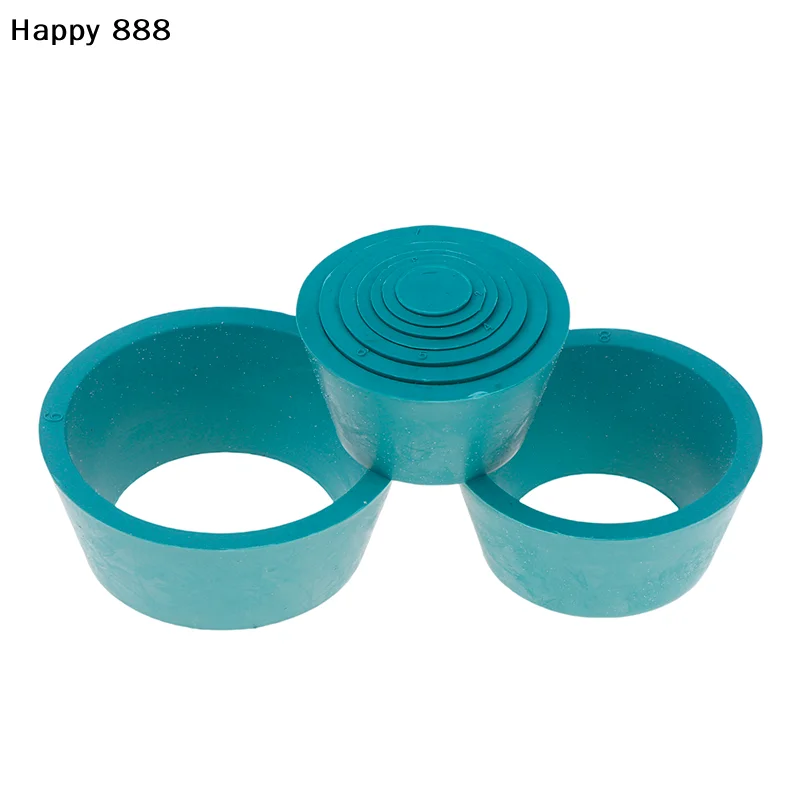 Gummistopfen, Büchner-Trichter, Filterkegel, Kolben und Kragen – alle wichtigen Laborbedarfsartikel, die Sie für die Vakuumfiltration benötigen. Image