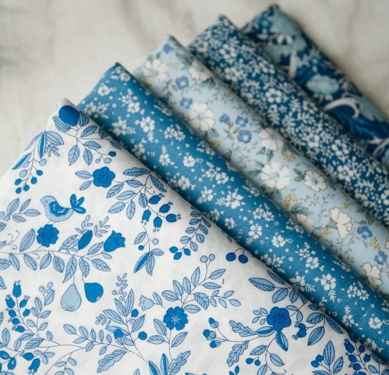 Tessuto di cotone blu, tessuto per cuscini, tessuto floreale, tessuto di cotone stampato a fiori, tessuto morbido, tessuto per abiti estivi, tessuto d