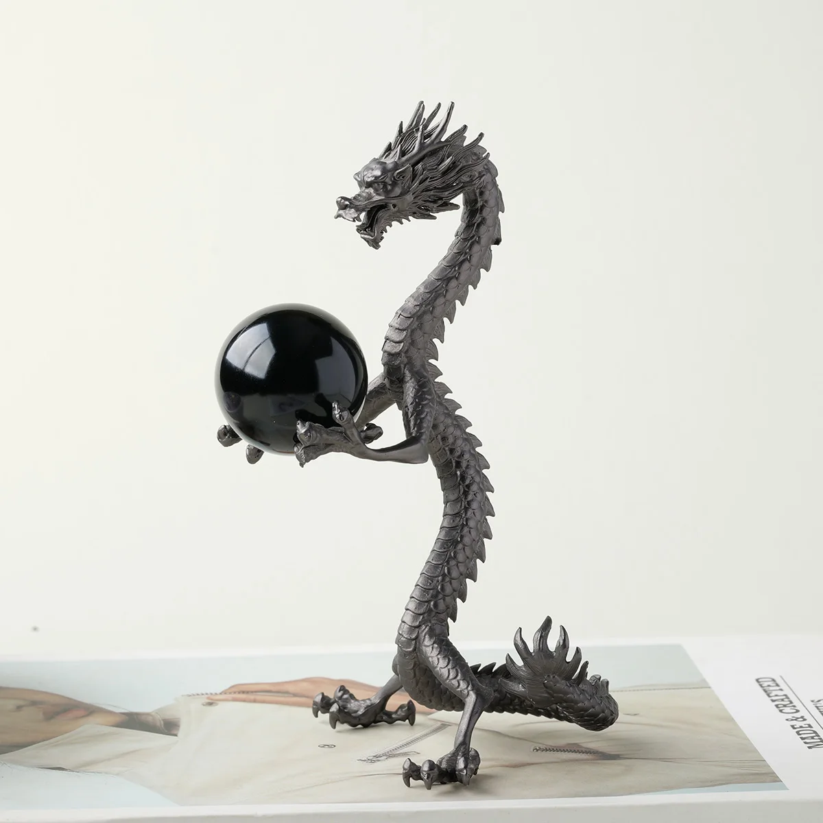 1pc Natürliche Kristall Ball Stehen Basis Desktop Dekoration Metall Chinesischen Drachen Kunsthandwerk Obsidian Ball Halter Festival Geschenk Image