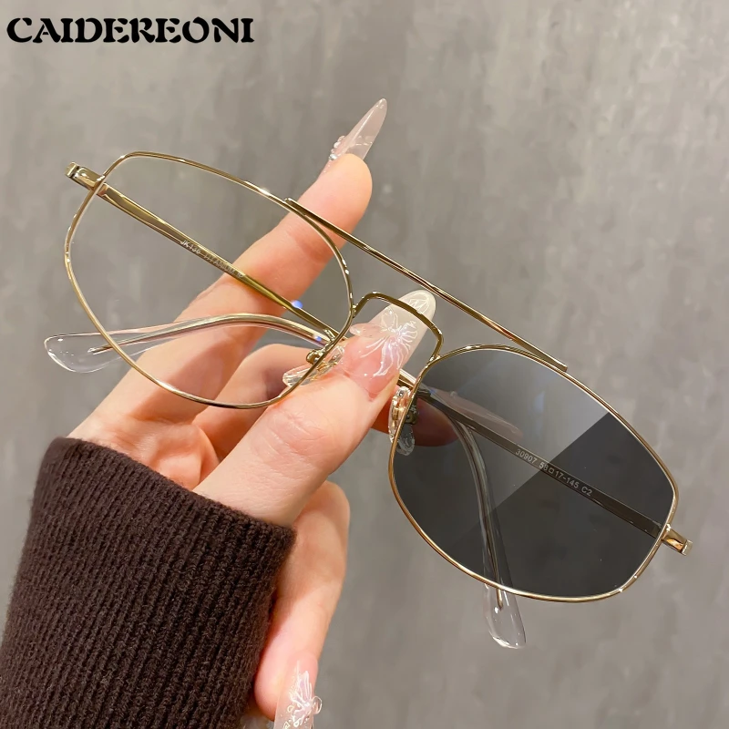 CAIDERONI Ultraleichte Unisex-Brille aus reinem Titan, photochrome Anti-Blaulicht-Lesebrille, verschreibungspflichtig, individuell angepasst 30907Y Image