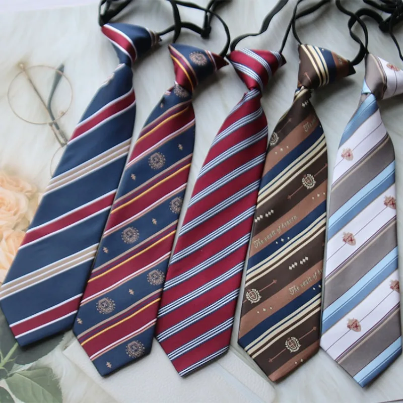 Mehrfarbige diagonale Streifen-Krawatte, kleine Krawatte für Jungen und Mädchen, Studenten, lässige Alltags-Uniform-Krawatte, keine manuelle Knotung erforderlich Image