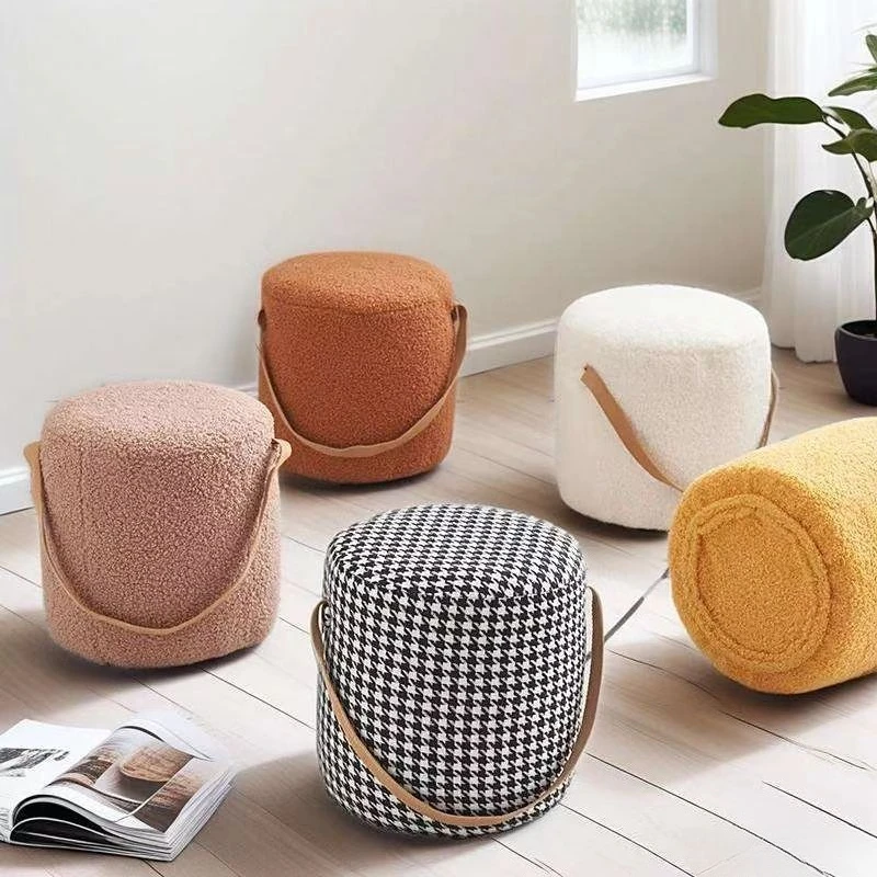 Runder Hocker aus Lammsamt für das Wohnzimmer, Mehrzweck-Ottomane für Sofa und Couchtisch, kompakter Heimdekor-Hocker ​ Image