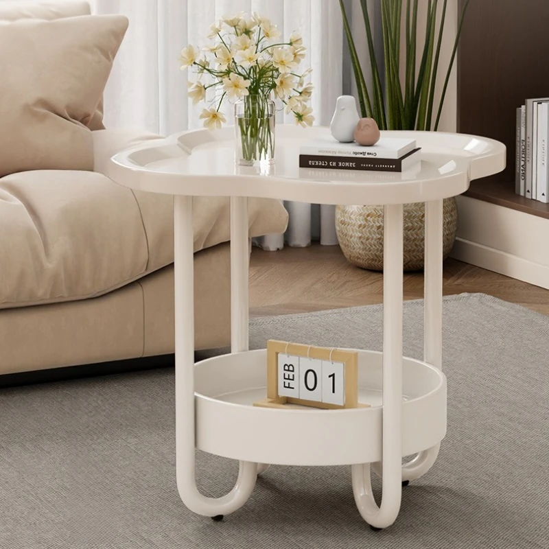 Cremefarbener kleiner Beistelltisch, Couchtisch, schlicht, modern, Wohnzimmer, Sofa, kleiner Tisch, Mode, Persönlichkeit, Balkon, Kopfteil, Ecke