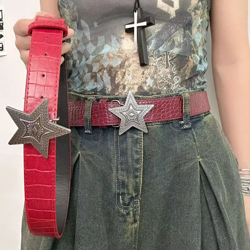Gothic Punk Star Weinroter Ledergürtel Vintage Modetrend Personalisierte Subkultur für würzige Mädchen Fünfzackiger Sternbund Image