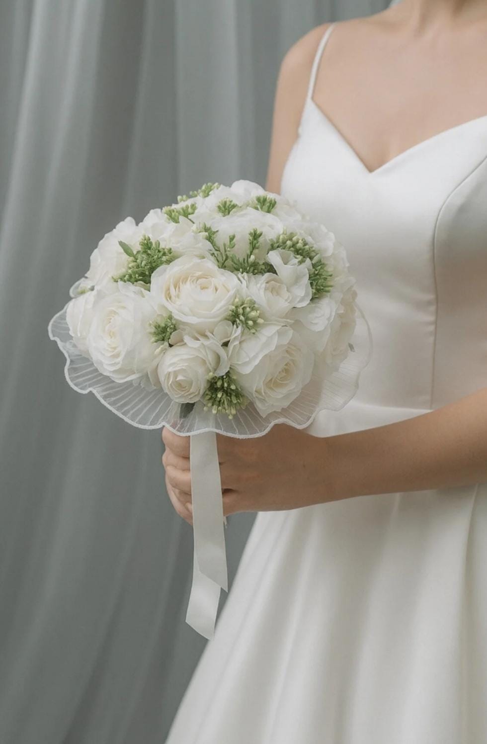 Elegante bouquet da sposa con peonie bianche - Fiori da sposa fatti a mano con accenti verdi, bouquet da sposa di lusso