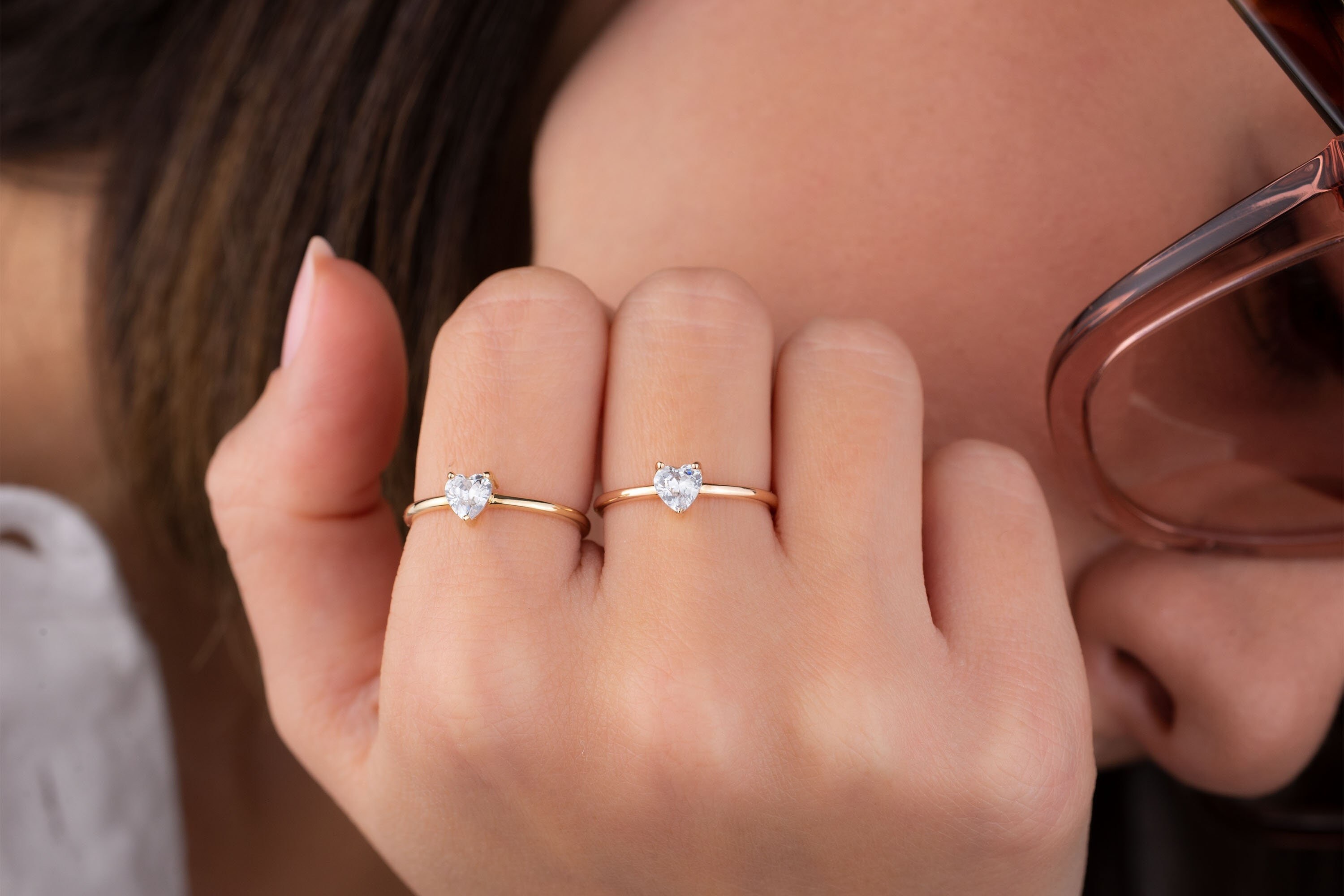 Anello con pietra preziosa a forma di cuore, anello a forma di cuore in oro 14k, anello a forma di cuore delicato, regalo per lei, anello a forma di c