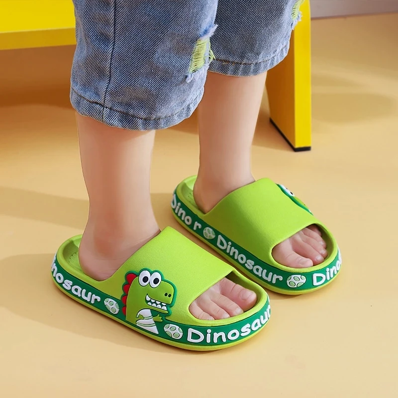 Neue sommer kinder hausschuhe Kinder schuhe Cartoon dinosaurier hausschuhe Weichen sohlen anti-skid sandalen kinder schuhe zapatos niña chausson