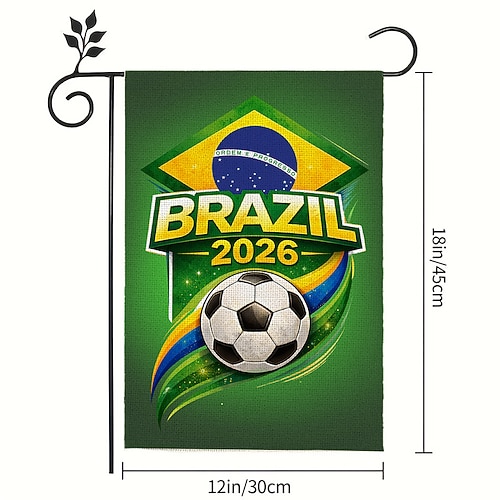 Gartenflagge „Brasilien 2026" mit brasilianischen Flaggenfarben und Fußballmotiv sowie dem Schriftzug „Brasilien 2026" – eine farbenfrohe Gartendekoration für Fußballfans. Image