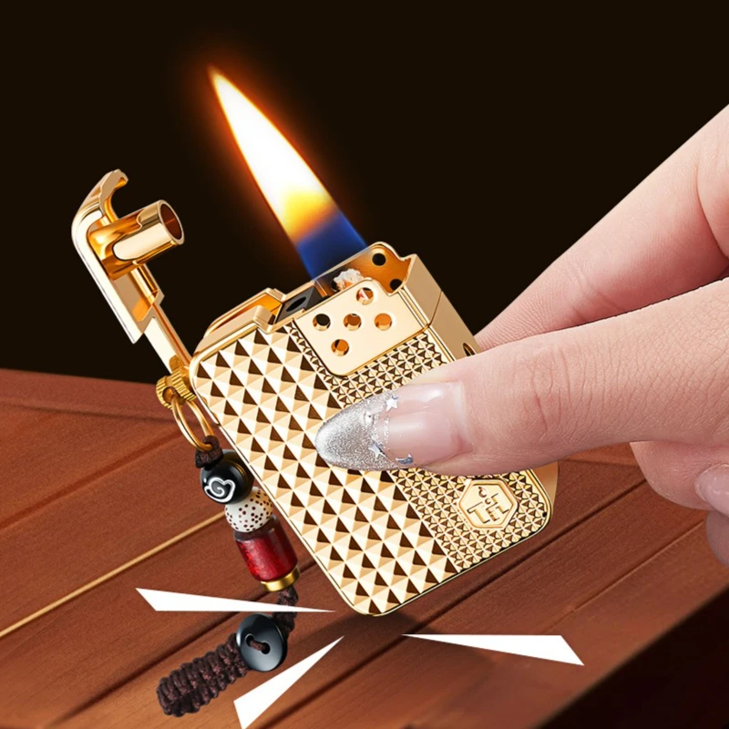 Neues kleines, quadratisches, sprachaktiviertes, intelligentes, wiederaufladbares Mini-Feuerzeug mit mehreren Zündmodi und Sichtgaskammern Image