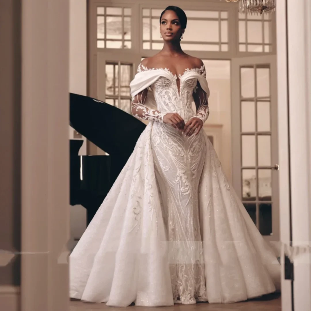 Luxuriöses Spitzen-Meerjungfrau-Hochzeitskleid, schulterfrei, lange Ärmel, tiefer V-Ausschnitt, abnehmbarer Schwanz, elegantes, glänzendes Hochzeitskleid nach Maß Image