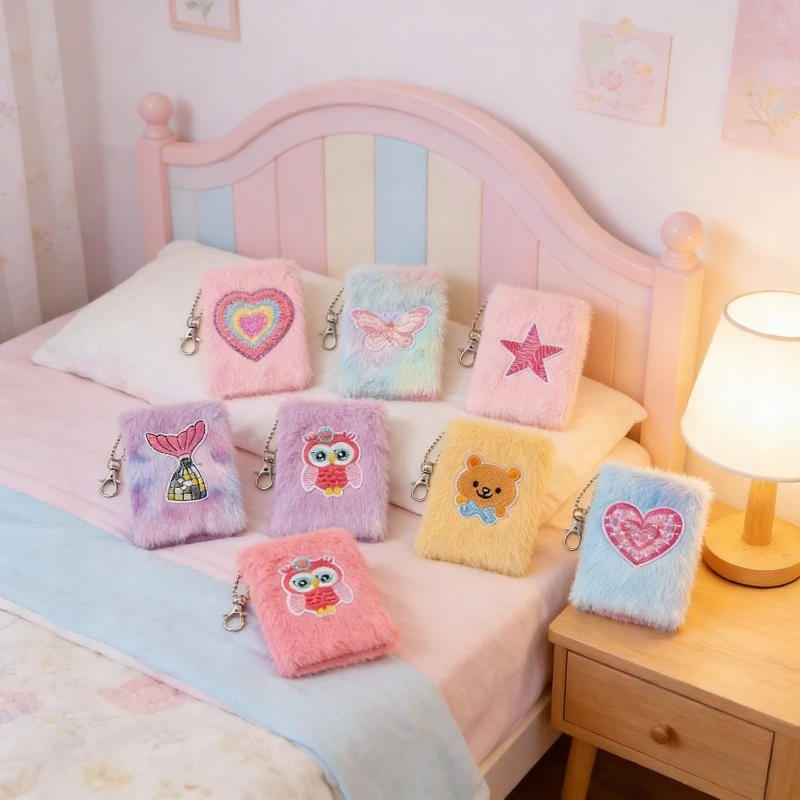 Entzückendes Herzförmiges Plüsch-Notizbuch-Set Weicher Einband Tagebuch Journal Perfekt für Schule Studium Büro Arbeit Urlaubsgeschenk Image