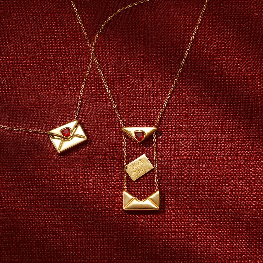 Set di Gioielli Romantici J&D per San Valentino Orecchini e Collana con Lettera d'Amore in Acciaio Inossidabile Placcato Oro 18k Perfetto come Regalo per San Valentino