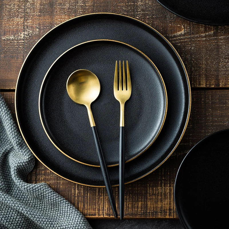 Piatti piatti piatti piatti piatti piatti piatti piatti piatti piatti piatti piatti piatti piatti piatti piatti piatti piatti piatti piatti in ceramica nera opaca per il ristorante dell'hotel