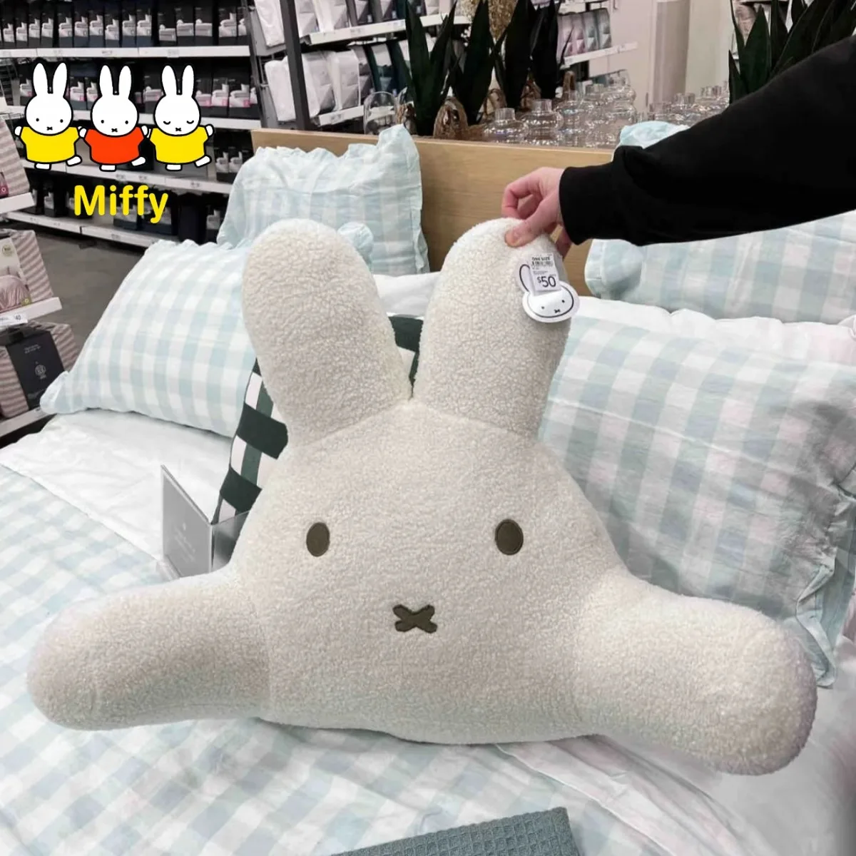 Kawaii Miffy Sofa-Dekokissen, Niedliches Miffy-Kaninchen Bettkopfkissen, Beruhigendes Plüschkissen für Schlafsaal und Sofa Image