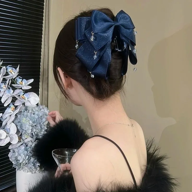 Elegante Funkelnde Haarspange mit Hängenden Kristallanhängern für Frauen Stilvolles Haaraccessoire für Abendveranstaltungen und Täglichen Look Image