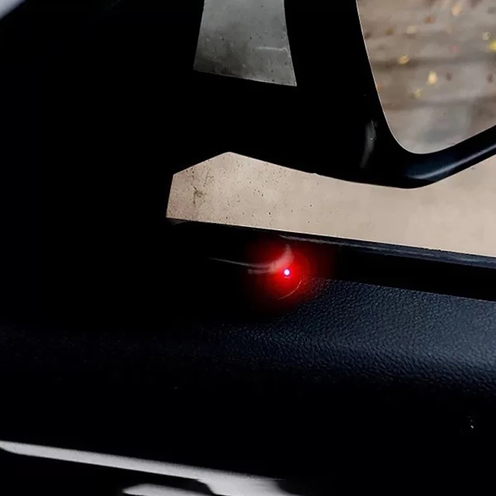 Lumière de sécurité factice pour voiture à énergie solaire, lumière bleue/rouge, lumière LED clignotante, lumière d'avertissement LED simulée pour voiture, lampe de précaution antivol