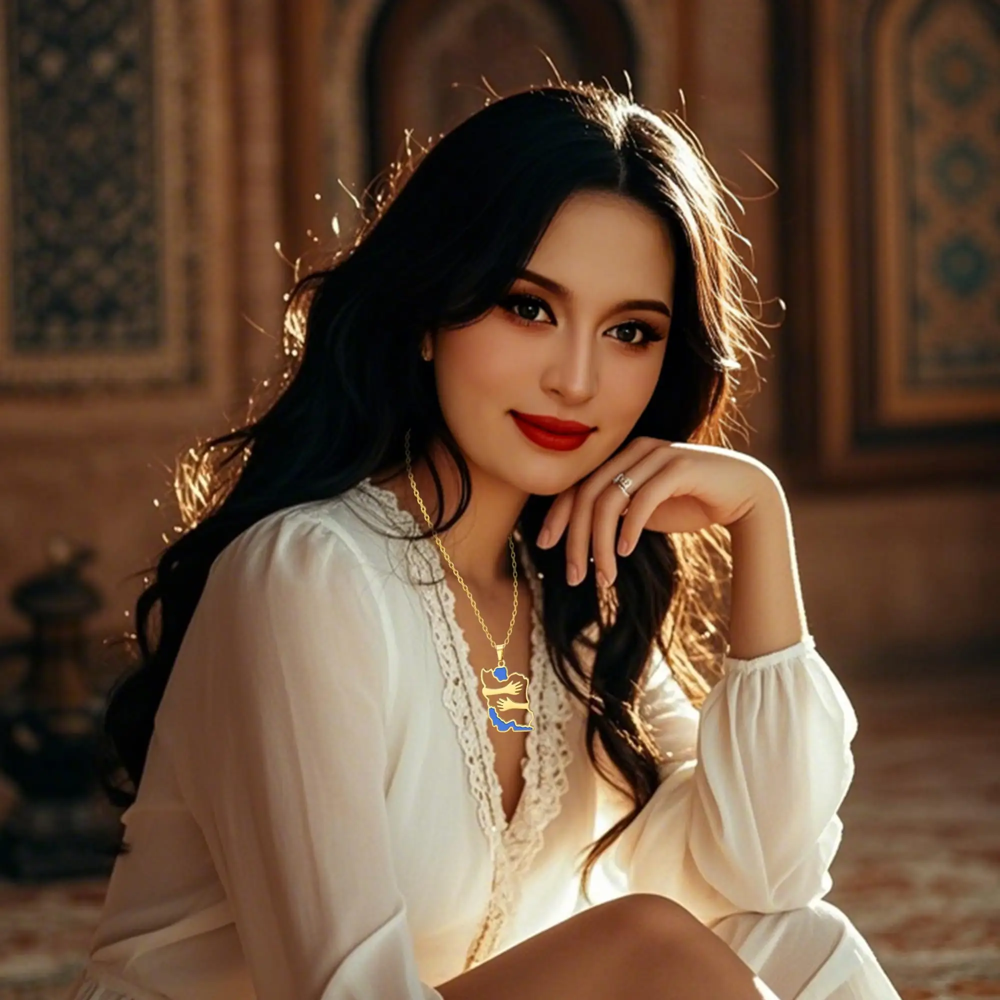 Hug Hands Iran Karte Anhänger Halskette – Schlichtes Design, Friedensthema, Edelstahl, Patriotischer Umarmungsschmuck Image