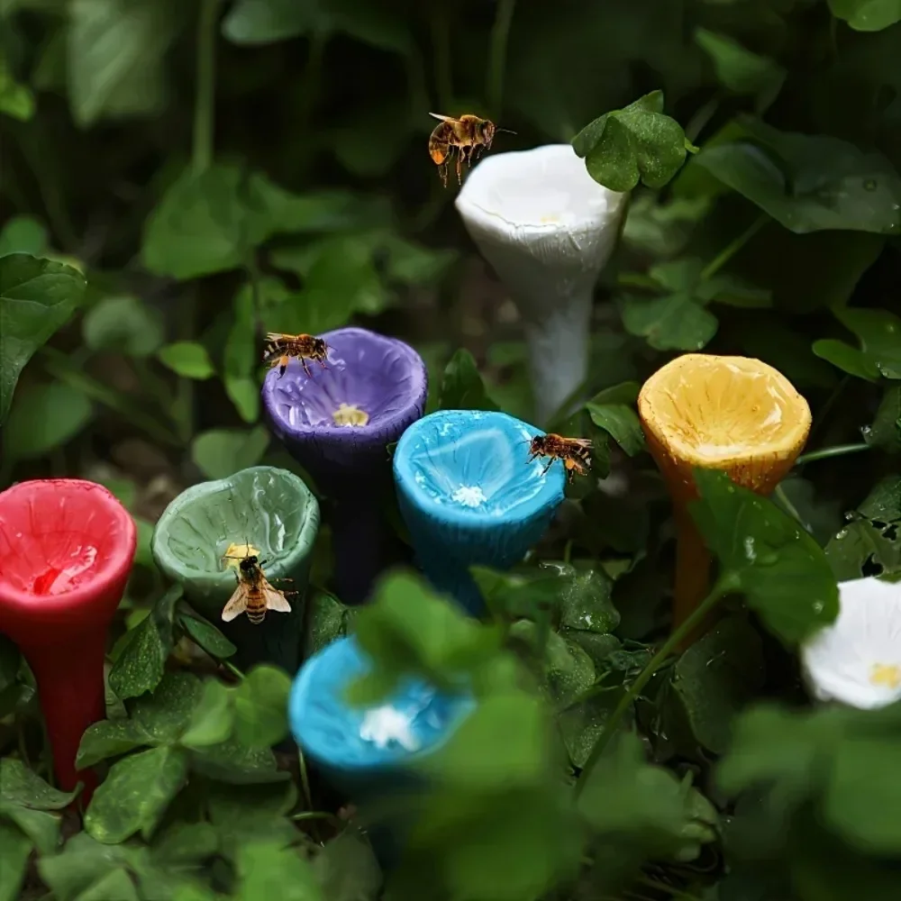 5-teiliges Set Bunte Bienen-Wasserspender - Holz-Fixierplatte, Bienen-Fütterungsbecher, Kreative Gartendekoration für Balkon-Blumentöpfe Image