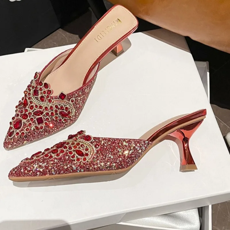 Pantofole da donna Estate Nuove mezze pantofole con strass Sandali con punta Pantofole con tacco alto per donna Tacchi sottili esterni e dita a punta