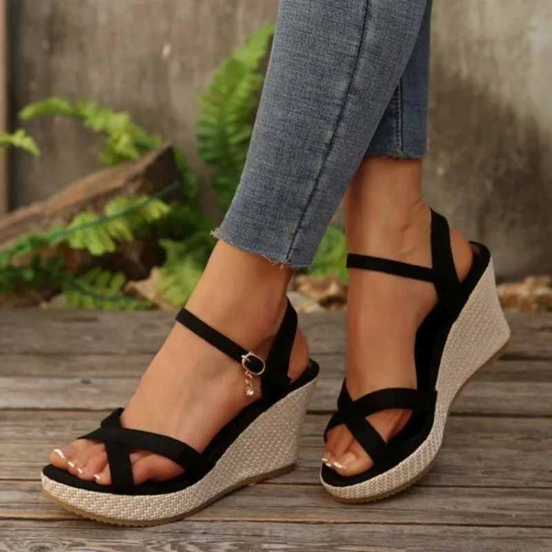 Neue Sommermode-Sandalen, wasserdichte Plateausandalen mit Keilabsatz, römische Plateausandalen mit dicker Sohle, große Damenschuhe