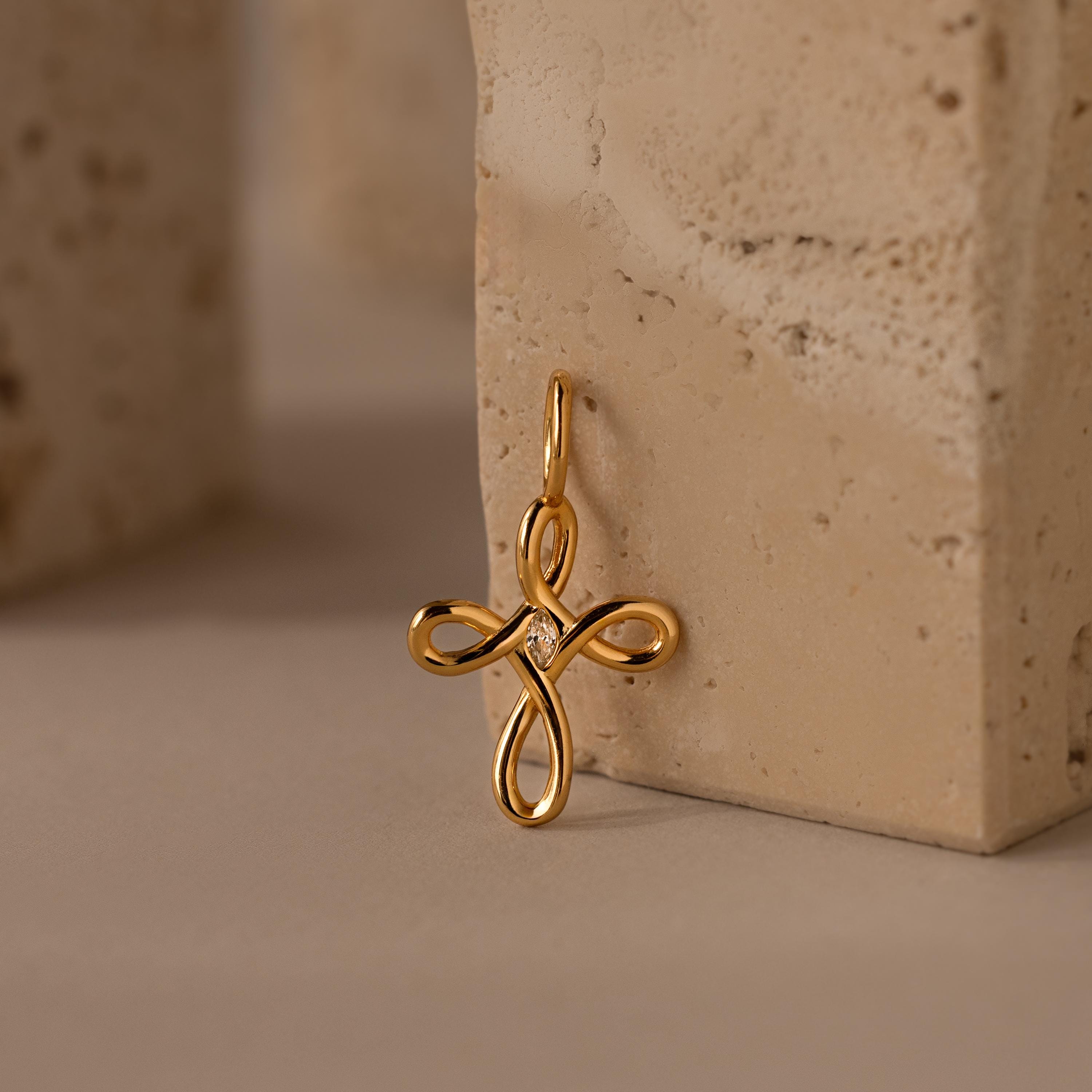 Ciondolo a forma di croce infinita di Caitlyn Minimalist * Delicato ciondolo a forma di croce di diamanti per collane * Gioielli cristiani * Regalo di