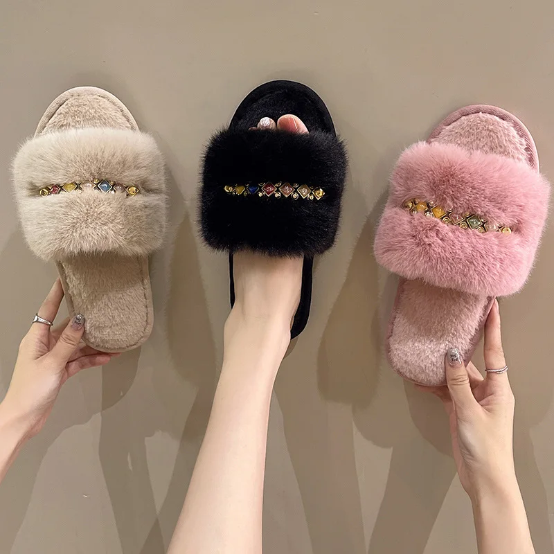 Nouvelles pantoufles en fourrure chaîne en métal couleur bonbon pantoufles d'hiver pantoufles en fourrure de maison chaudes et à la mode pour les femmes