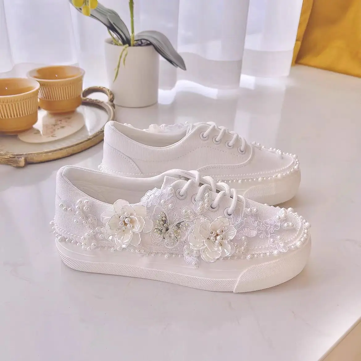 Dreidimensionale Blumenperlen-Strasssteine, niedrige Spitze, Segeltuchschuhe, Hochzeit, Party, bequeme, lässige Damenschuhe, Größe 35–39