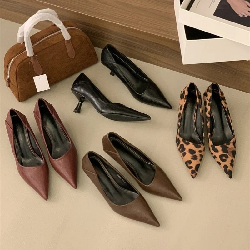 2026 Frühling Vintage Damen Leoparden-Pumps Modische Spitze Slip-On Schuhe Elegante Büro-Damenschuhe mit Dünnem Absatz