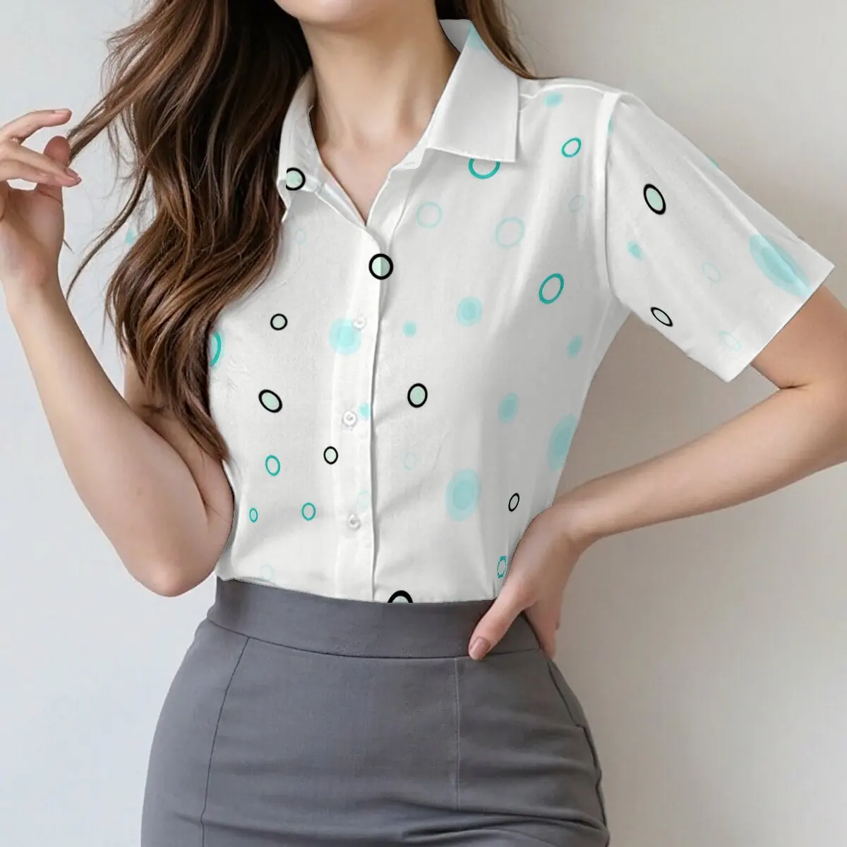 Personalisiertes, minimalistisches, kurzärmliges Damenhemd mit Kreisdruck und Reverskragen für den Sommer, modisches und vielseitiges Alltagstop Image