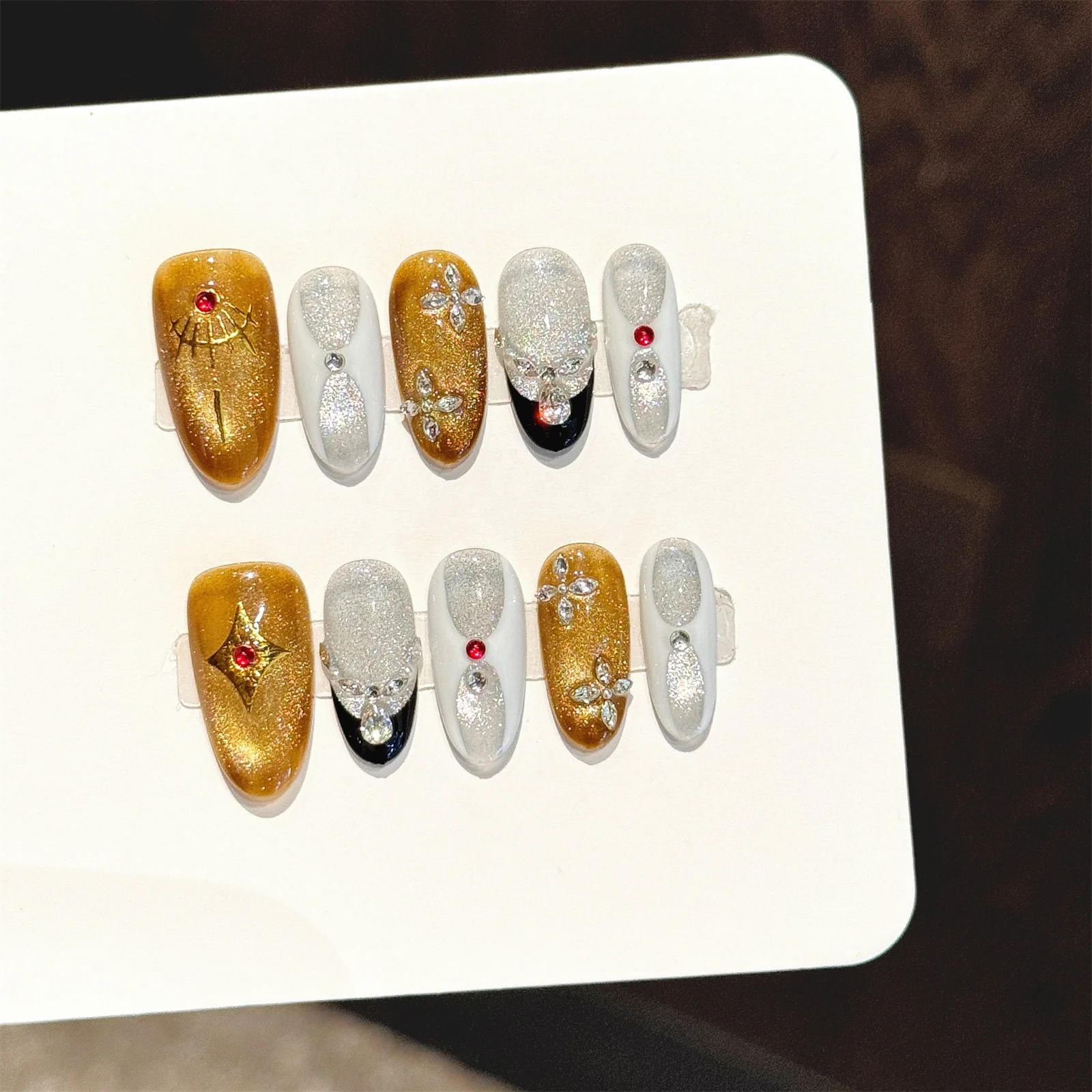 10 Stück Glitzer-Gold Katzenaugen-Kunstnägel mit Glitzerstein-Design, handgefertigte Press-on-Nägel für Damen, tragbare künstliche Nägel Image