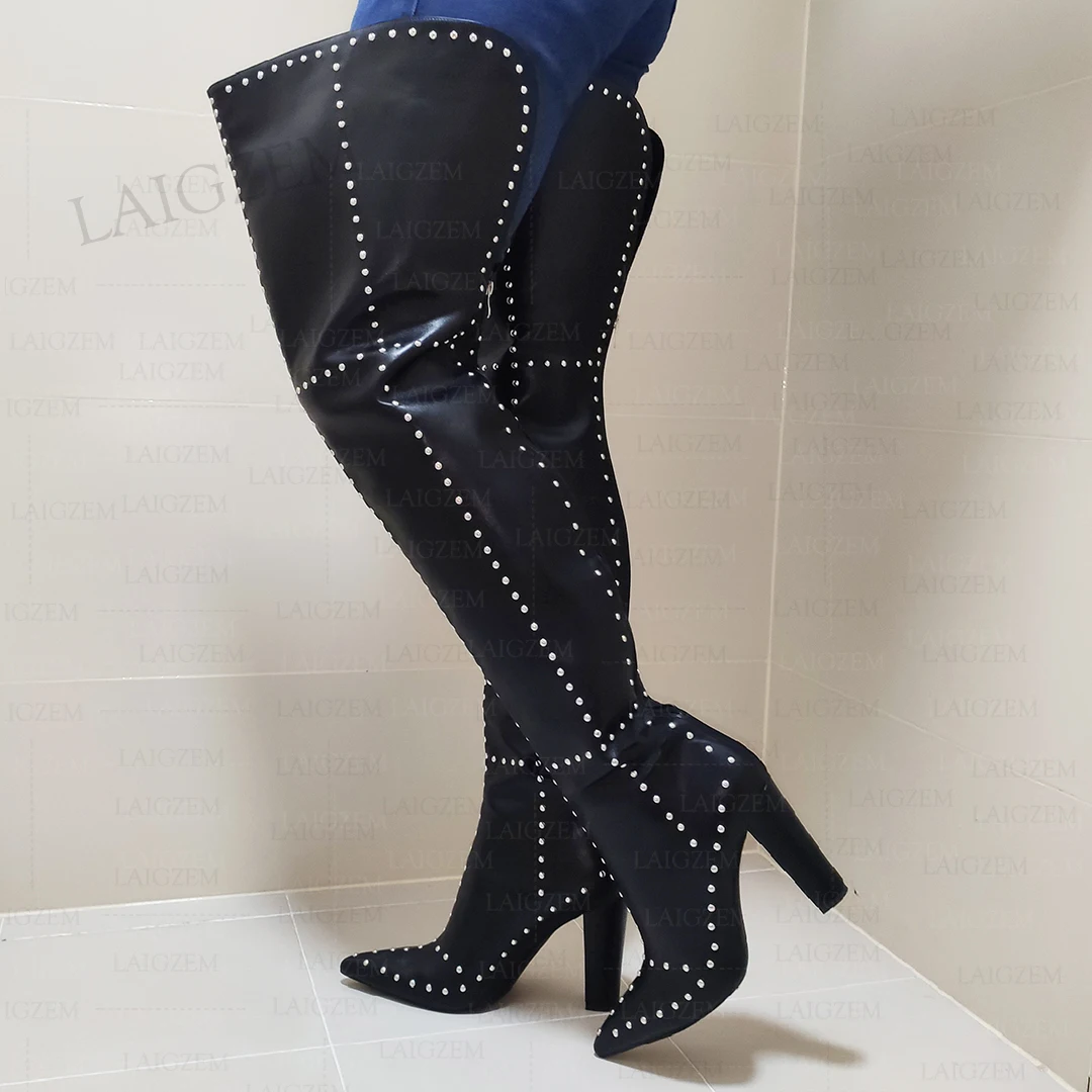 LAIGZEM Frauen Oberschenkel Hohe Stiefel Spitz Nieten Kunstleder Dicke High Heels Stiefel Zurück Zip Schuhe Frau Große Größe 39 41 45 47