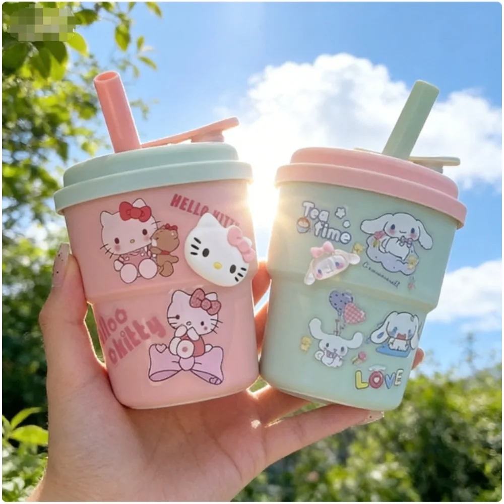 420ML Niedlicher Hello Kitty Strohhalmbecher, große Kunststoff-Kaffeetasse, modische Cartoon-Sanrio-Wasserflasche, tragbare Reisebecher-Geschenkidee