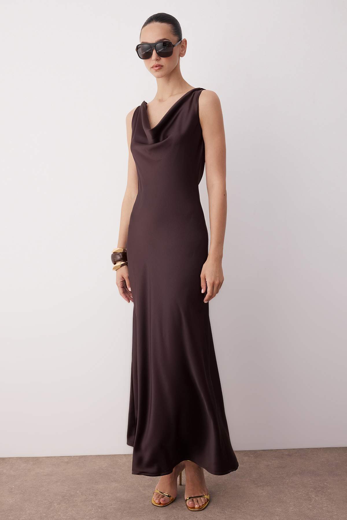 Elegantes, ärmelloses Maxikleid in A-Linie für Damen – perfekt für den Abend.